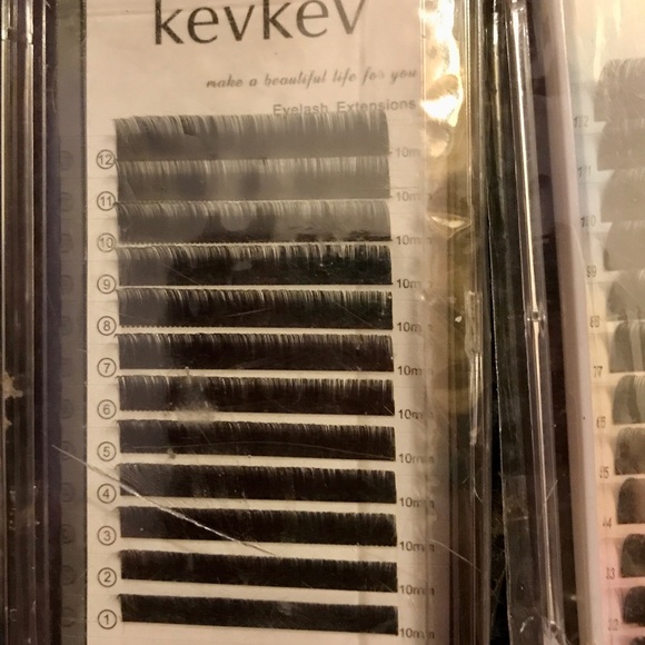 Eyelash magnetic kit and eyelash extensions sizes are in the pictures makeup - Picture 3 of 5